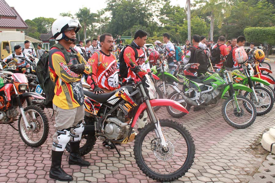 Peserta touring trail motor HUT TNI ke 69 di Aceh Utara. @Irman I. Pangeran/atjehpost.co